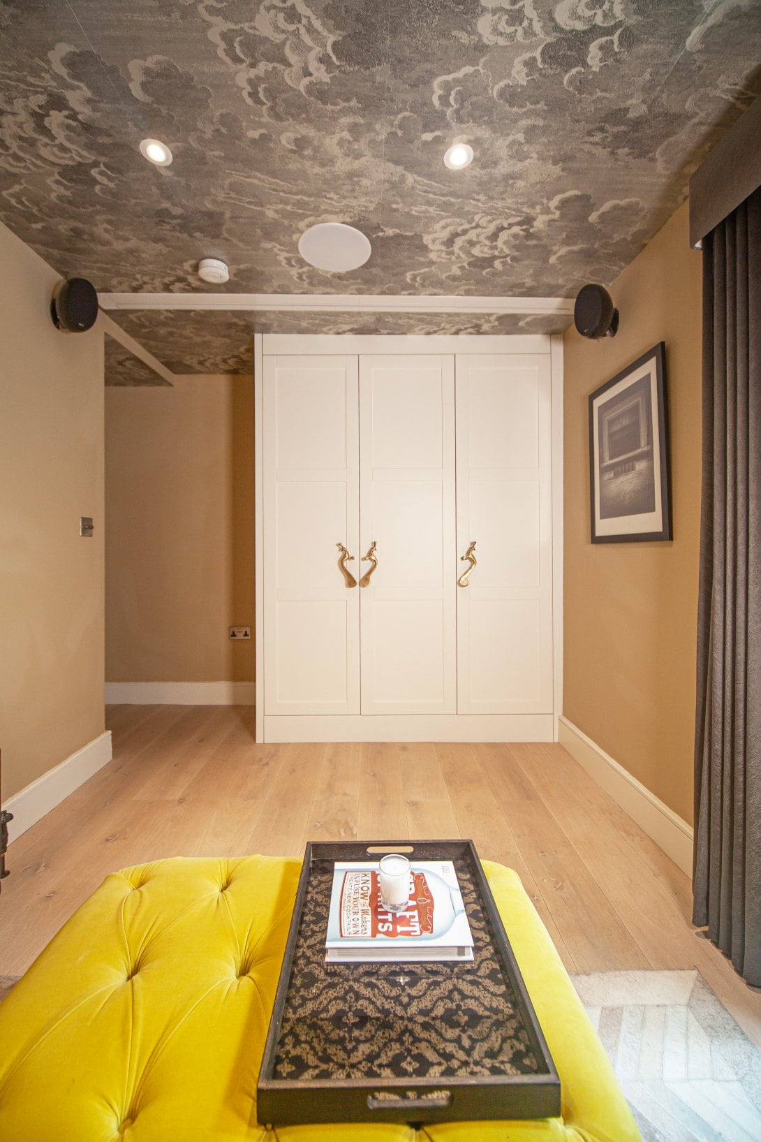 fitted lacquered MDF wardrobe