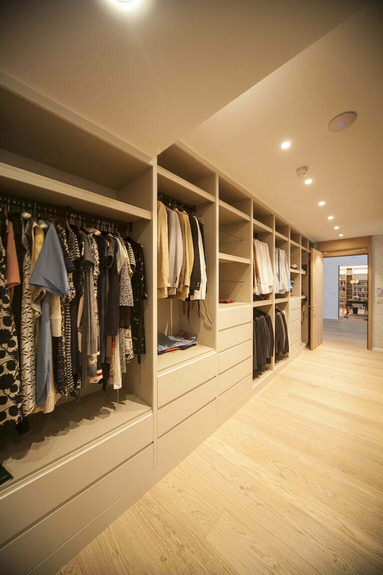 Modern Walk in wardrobe UrbanWardrobes.co.uk